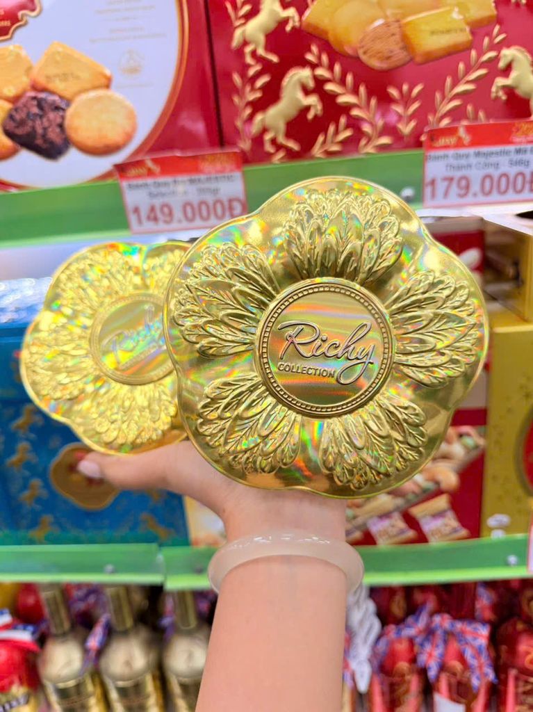 Bánh Yến Mạch Sữa Hộp Thiếc Hình Hoa Mai Richy – 100g