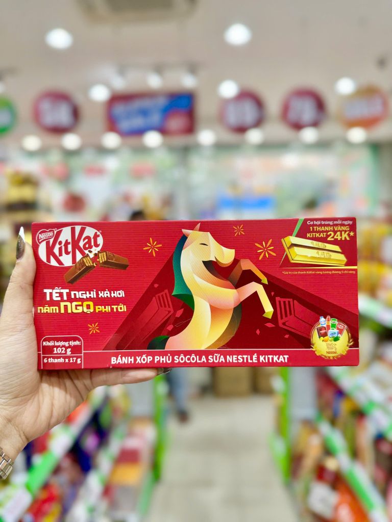 Bánh Xốp Phủ Socola Sữa Nestlé KitKat Tết Bính Ngọ 102g