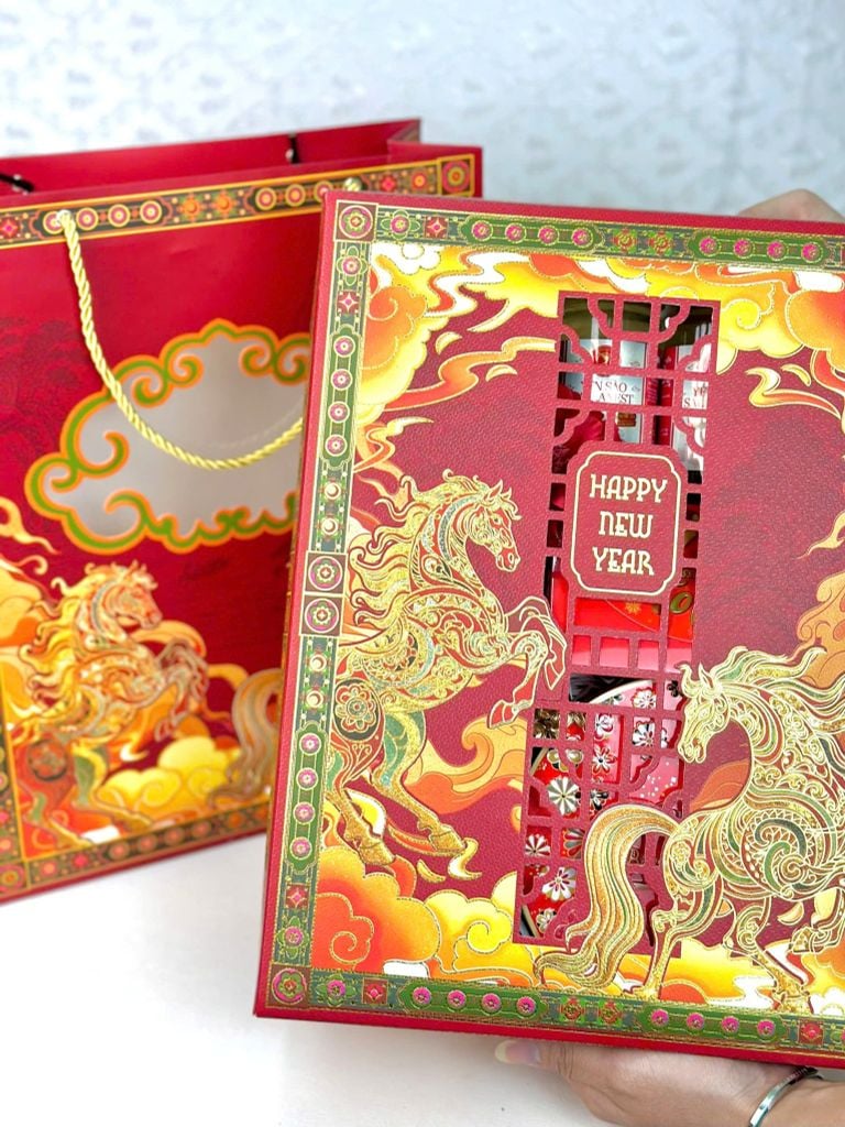 Hộp Quà Tết Cao Cấp 2026 – Song Mã Chiêu Tài