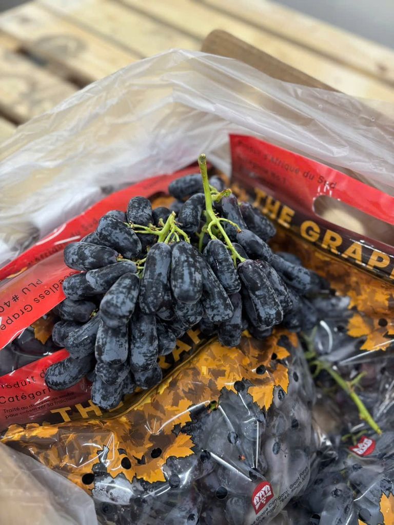 Nho Đen Ngón Tay Cao Cấp – 900gr