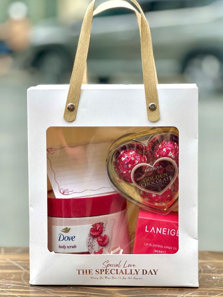 Set Quà Tặng Nàng 14/2 – Set Quà Chăm Sóc Da & Môi Ngọt Ngào