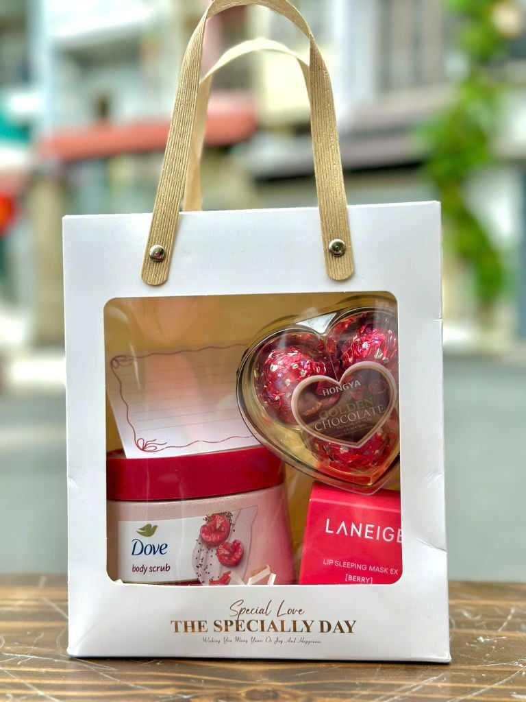 Set Quà Tặng Nàng 14/2 – Set Quà Chăm Sóc Da & Môi Ngọt Ngào