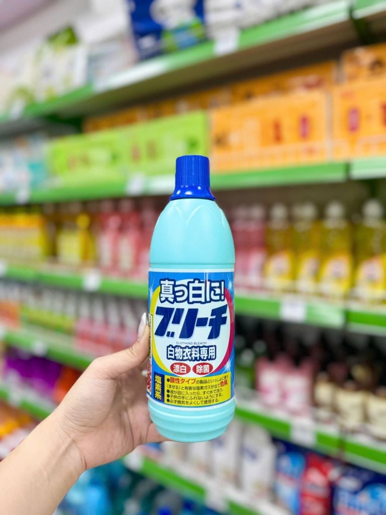 Nước Tẩy Trắng Quần Áo Rocket Nhật Bản - 600ml