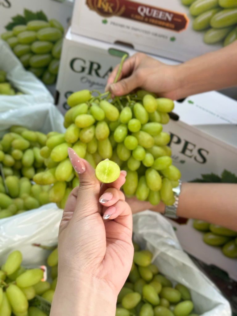 Nho Xanh Hoàng Hậu - 1KG