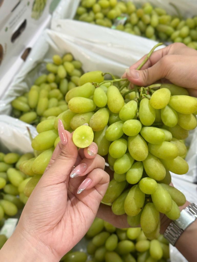 Nho Xanh Hoàng Hậu - 1KG