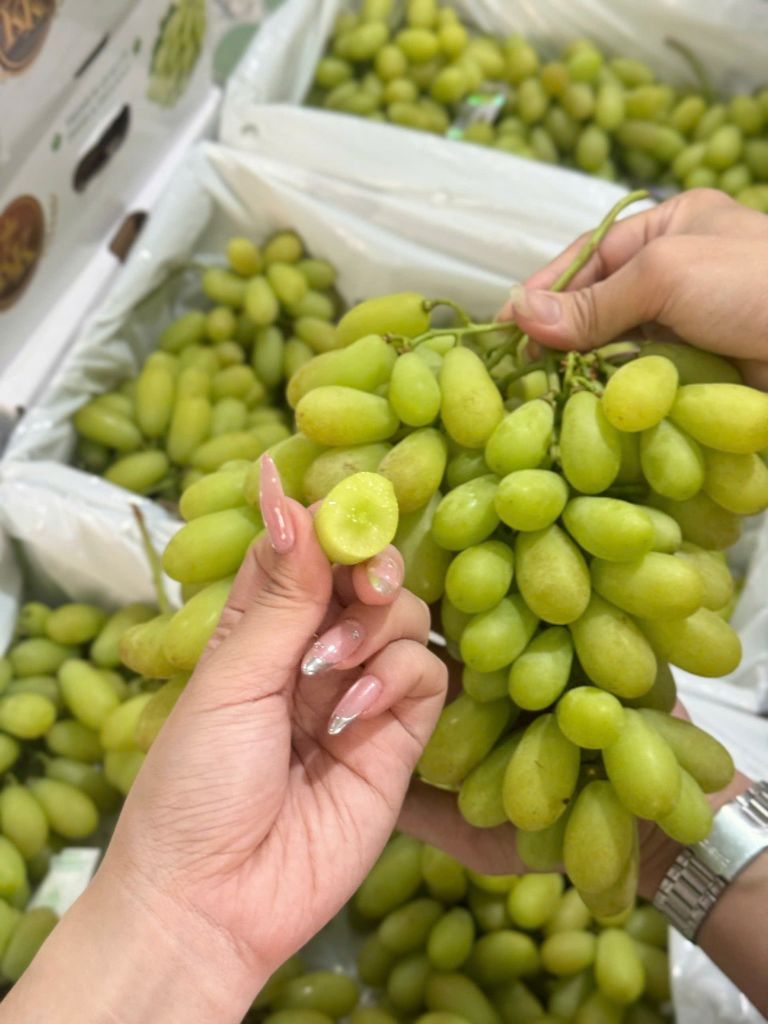 Nho Xanh Hoàng Hậu - 1KG