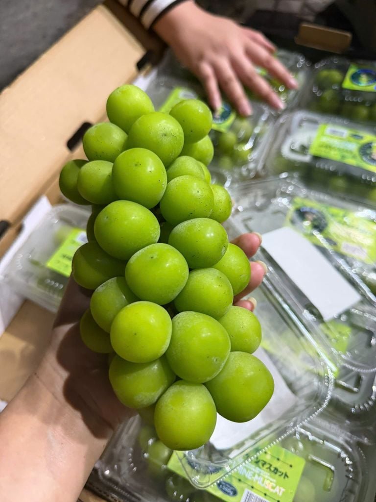 Nho Mẫu Đơn Shine Muscat - Khoảng 500Gram