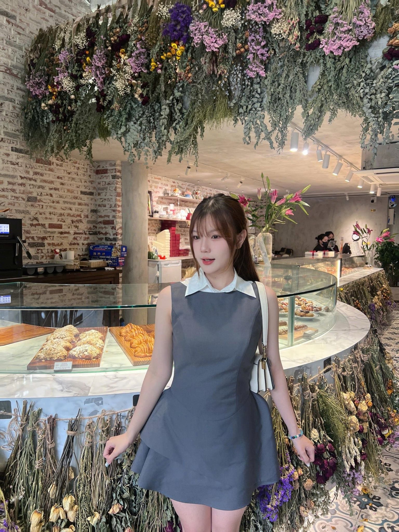 Váy dáng ngắn chiết eo cổ sơ mi Charcoal Layered Collar Sleeveless Mini Dress