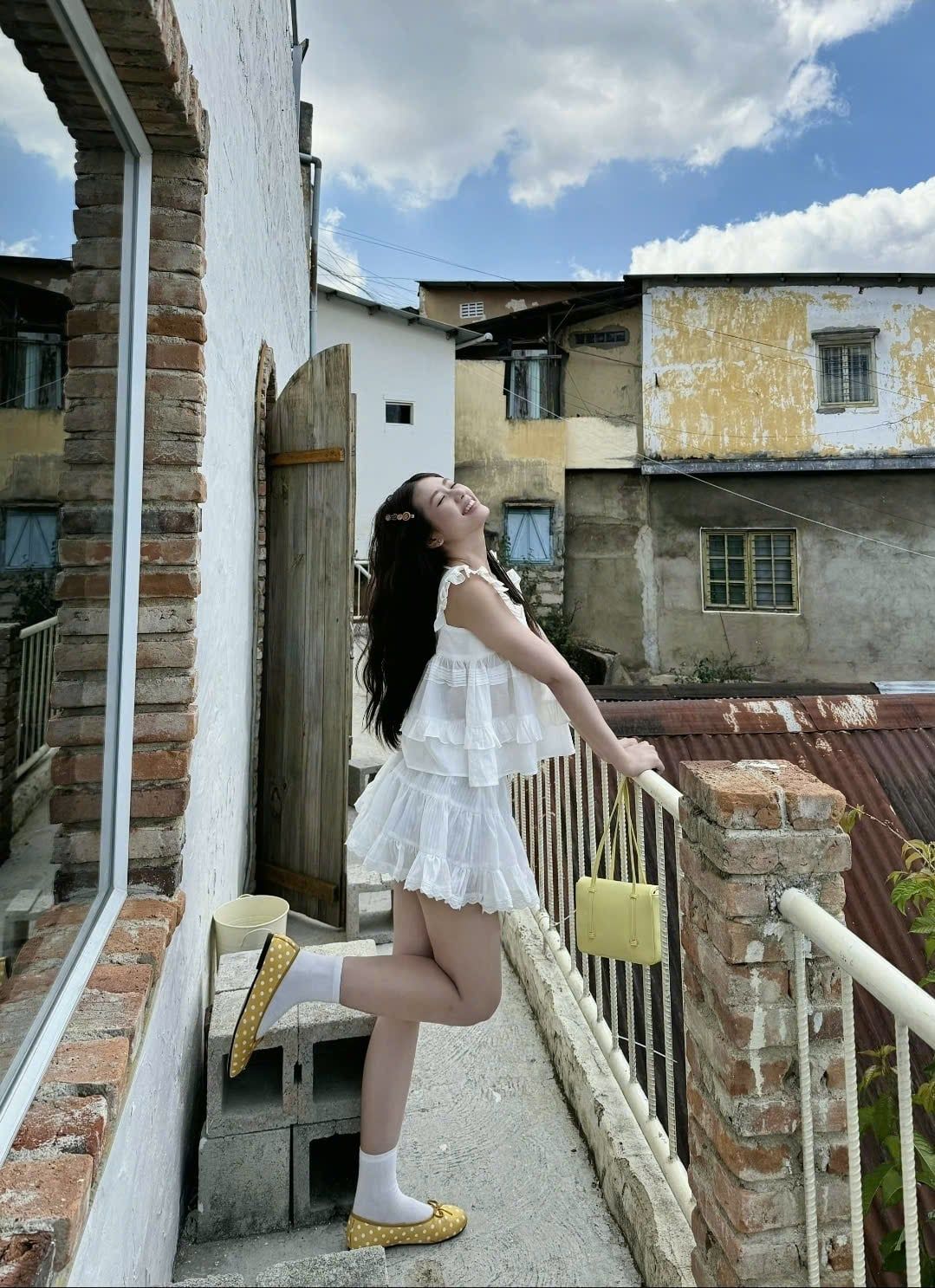 Áo babydoll cánh tiên White Cotton Lace Trim Babydoll Top