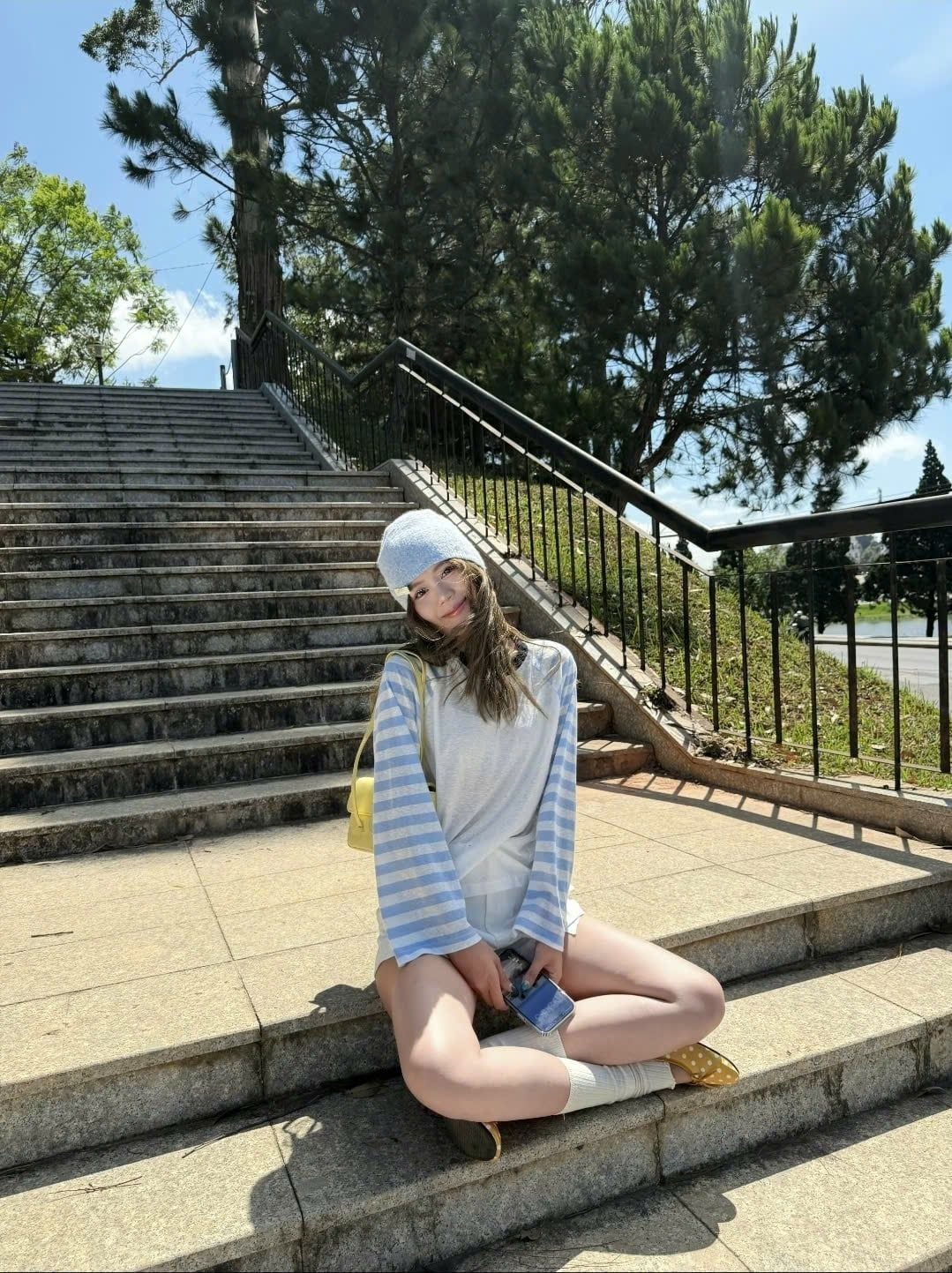 Áo tay dài phối kẻ sọc Striped Long Sleeves Tshirt