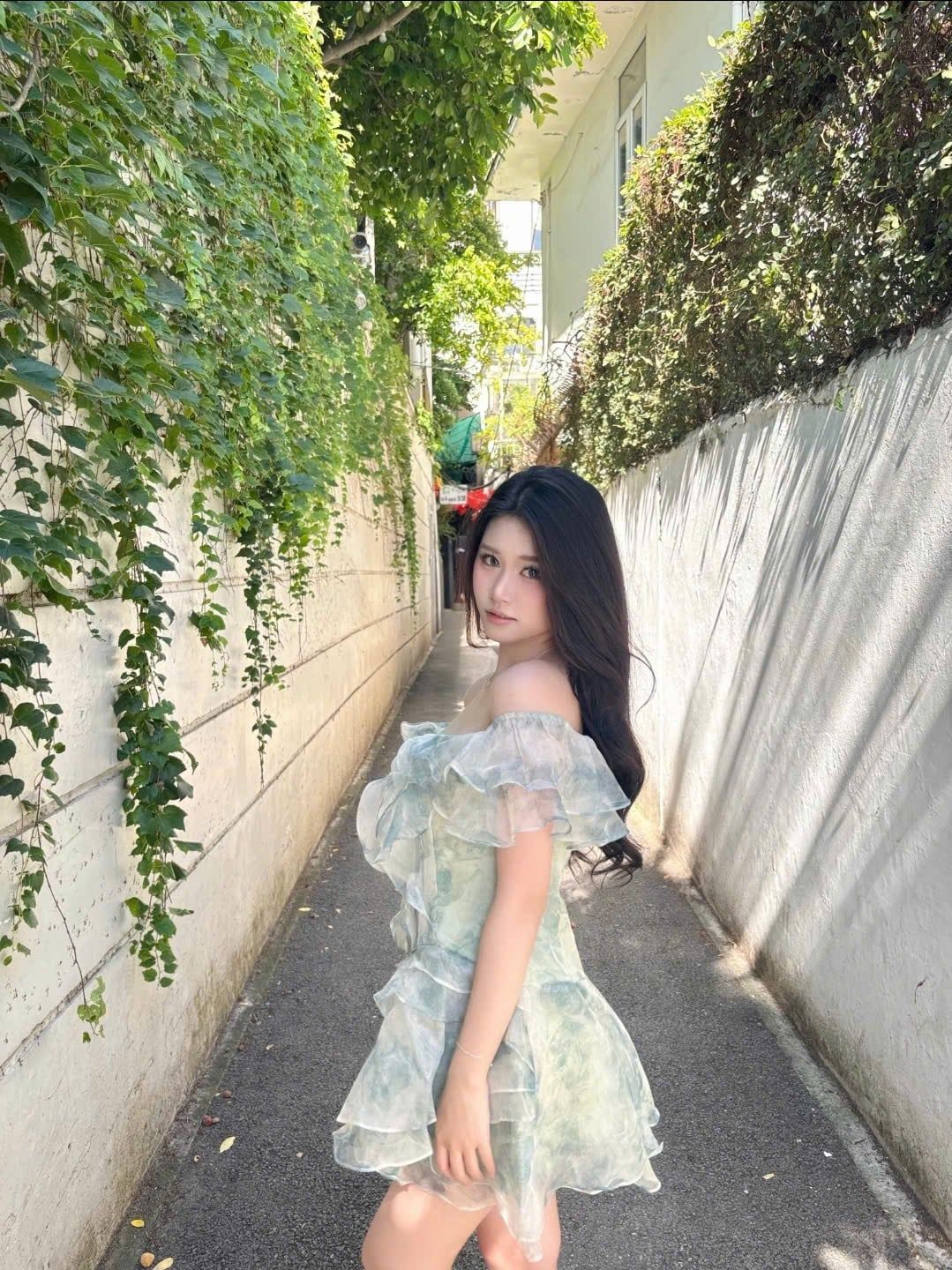Váy hoa trễ vai Ianthe Fleur Dress nhiều màu