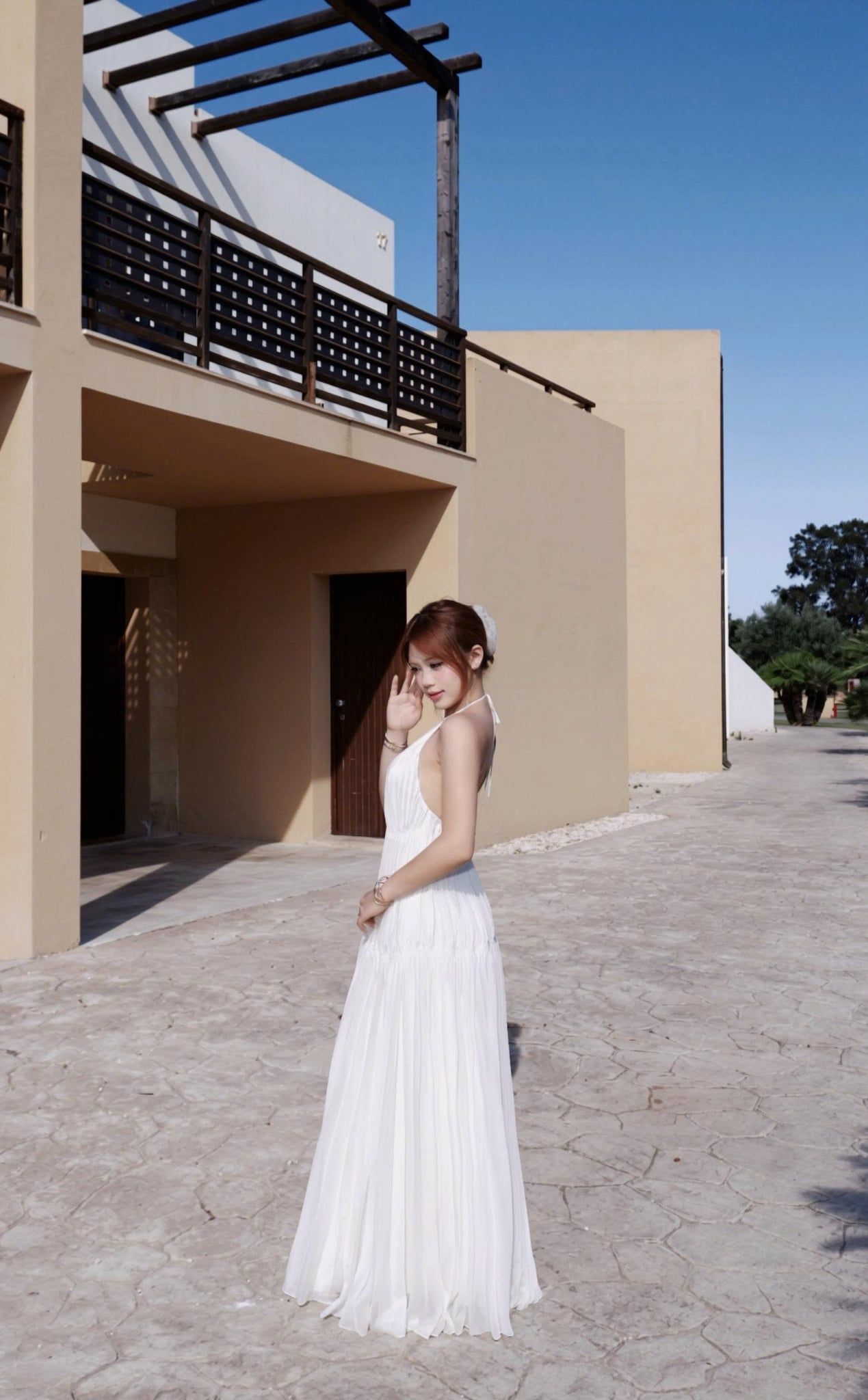 Váy maxi dáng yếm Cream Chiffon Halter Neck Tiered Maxi Dress