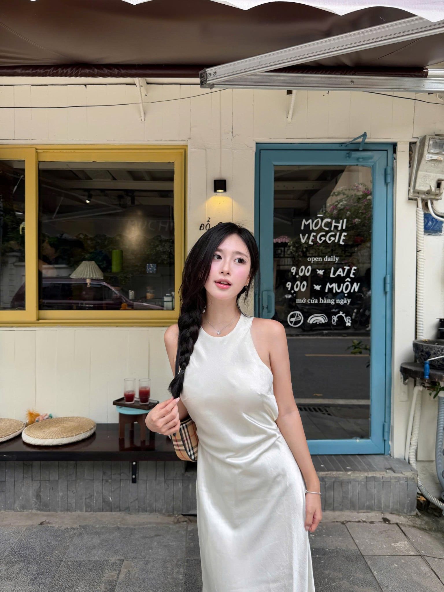 Đầm lụa cổ yếm Silky Halter Dress	nhiều màu