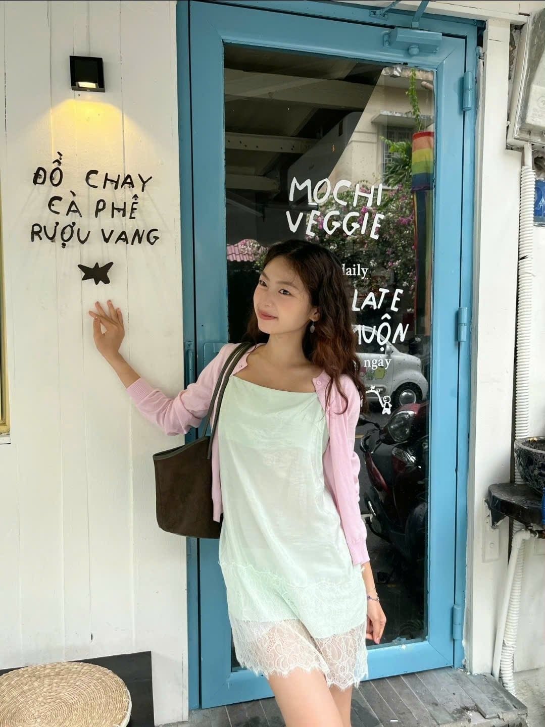 Váy lụa 2 dây Mint Silky Lace Hem Mini Dress