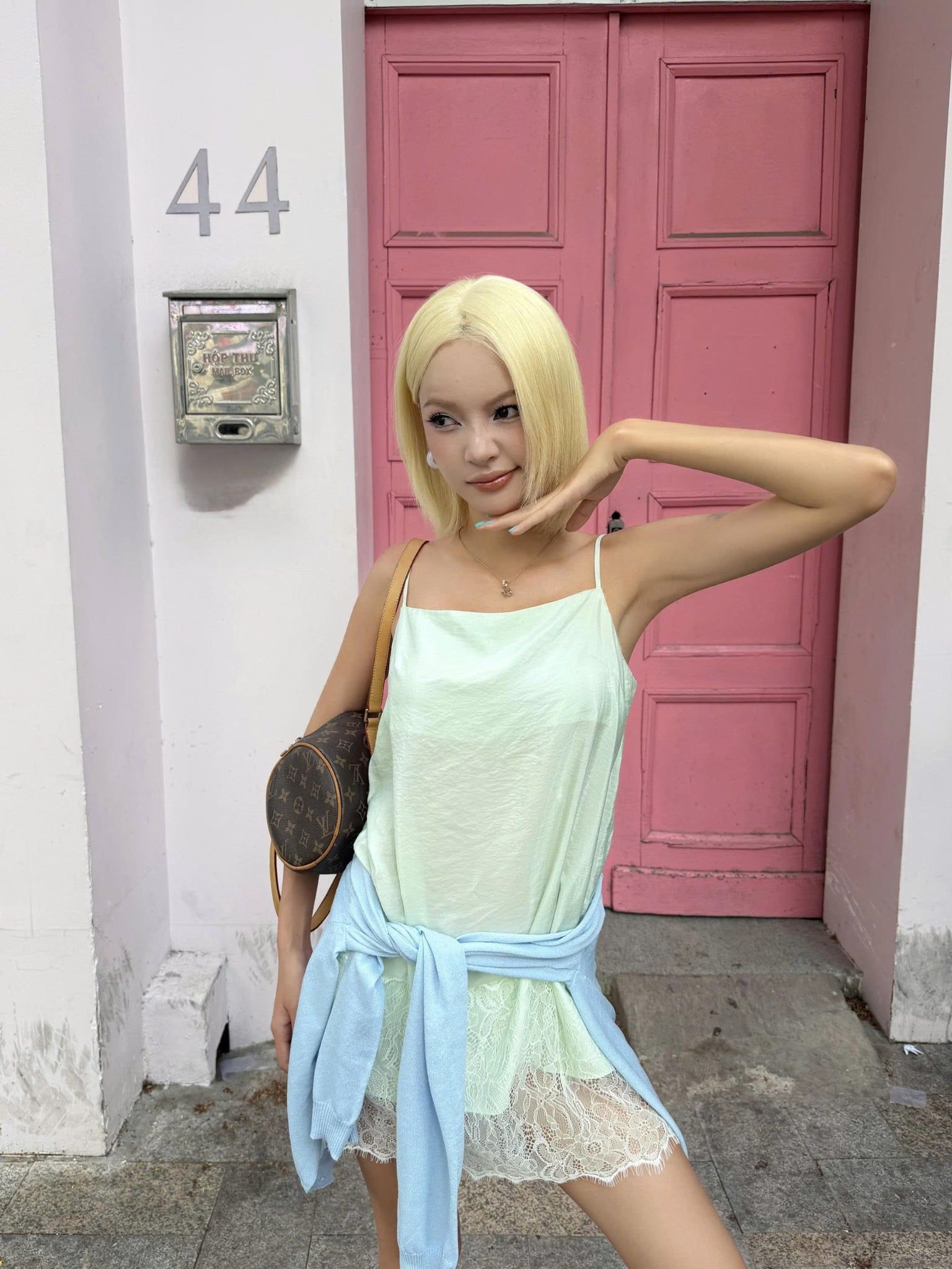 Váy lụa 2 dây Mint Silky Lace Hem Mini Dress