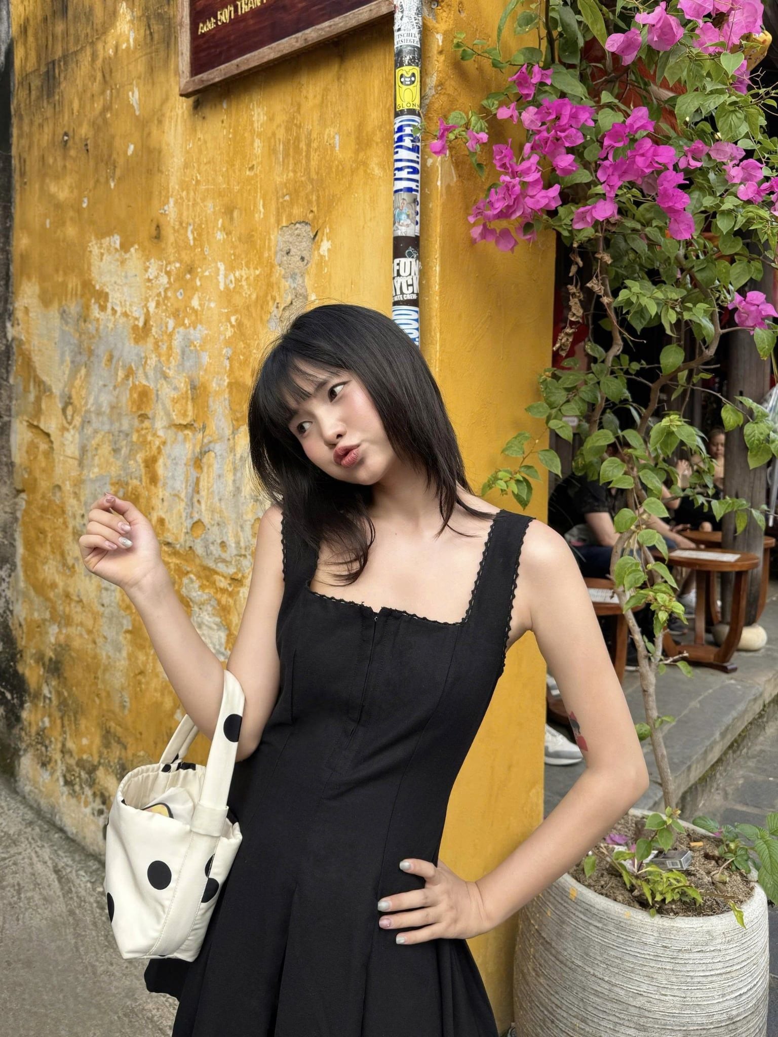 Váy hai dây cổ vuông Kaveri Dress