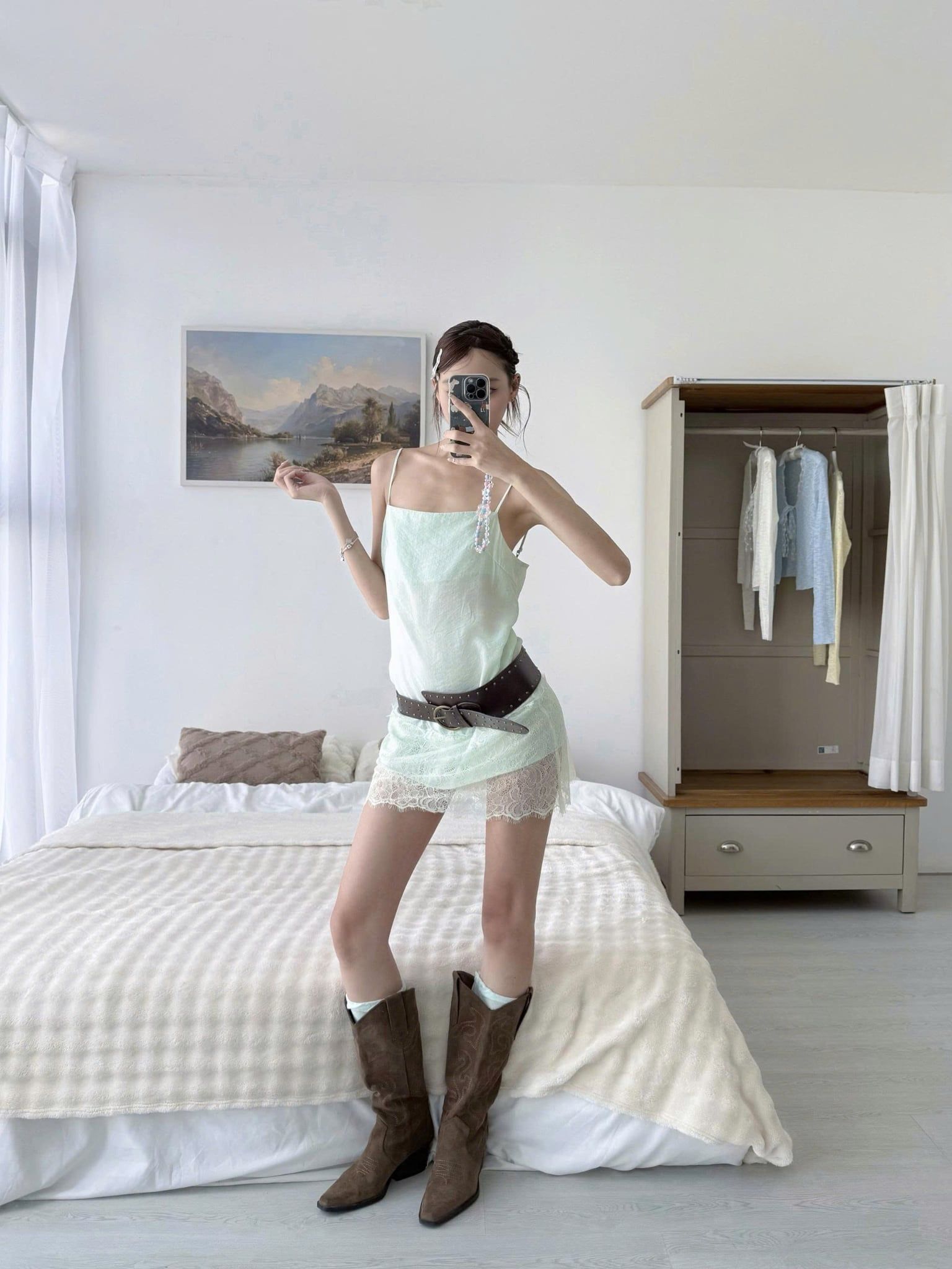 Váy lụa 2 dây Mint Silky Lace Hem Mini Dress