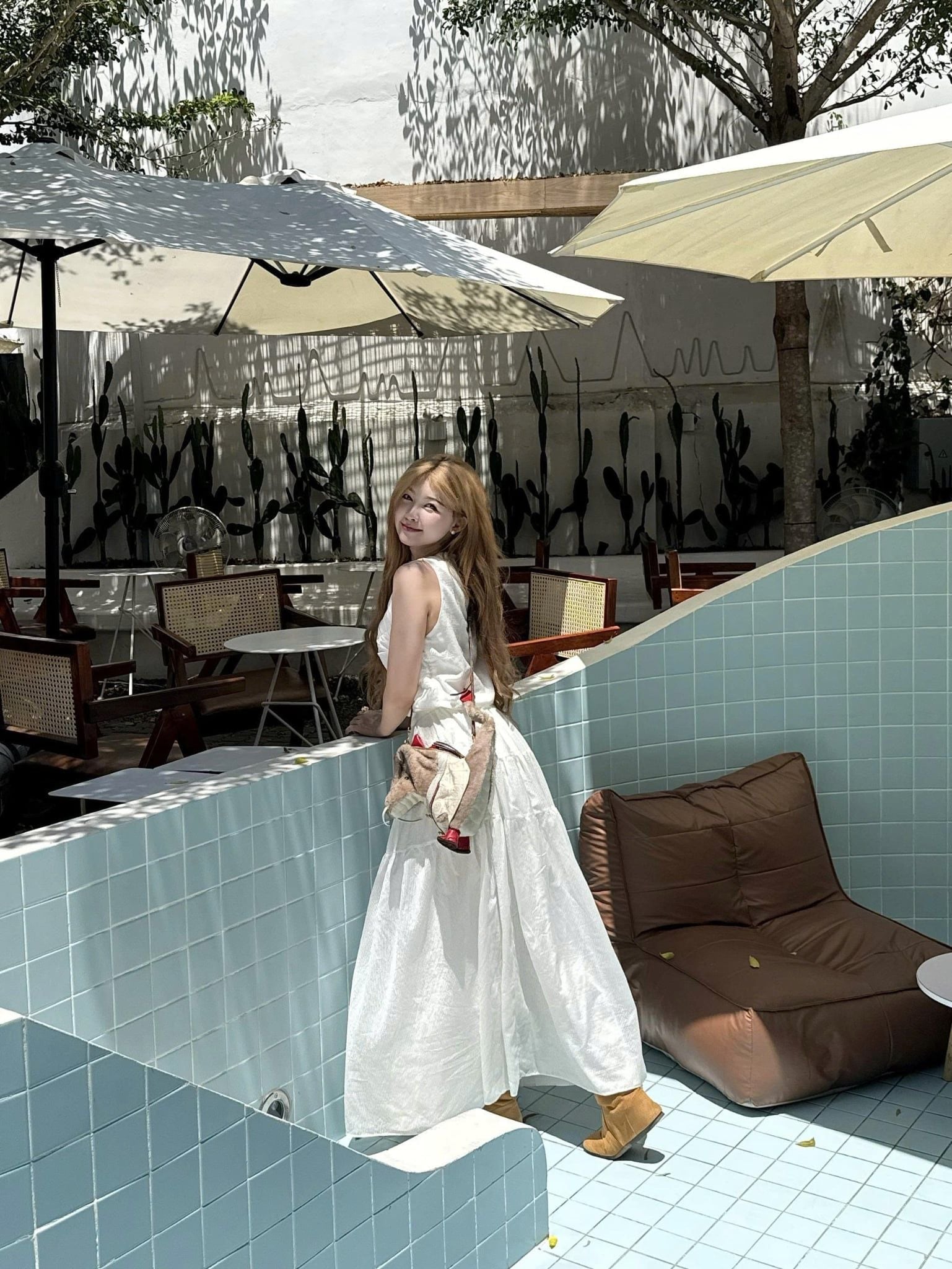 Set áo và chân váy White Ruched Tiered Maxi Set