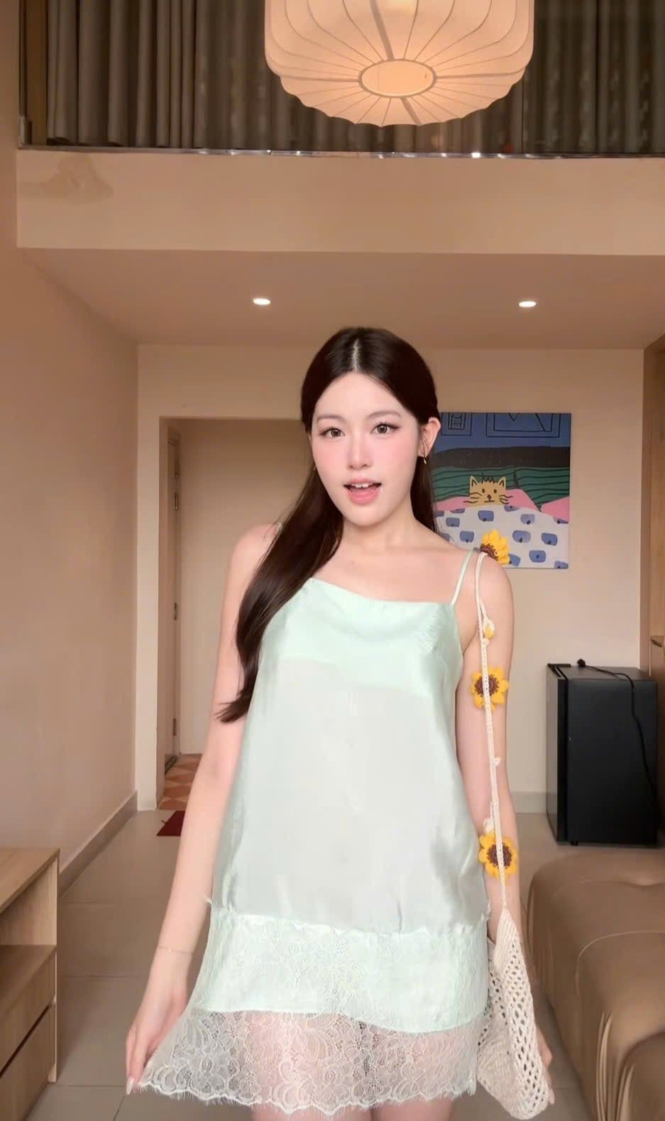 Váy lụa 2 dây Mint Silky Lace Hem Mini Dress