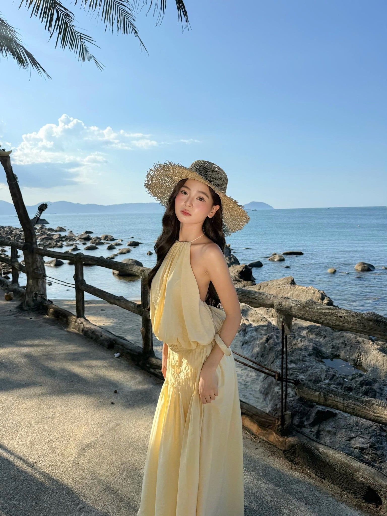 Set áo và chân váy Butter Halter Pleated Maxi Set