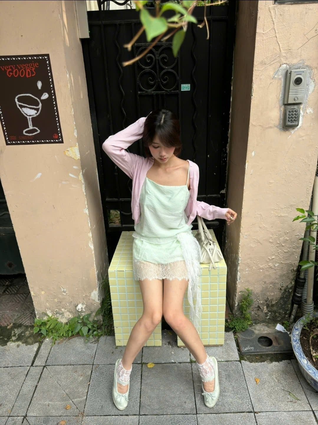 Váy lụa 2 dây Mint Silky Lace Hem Mini Dress