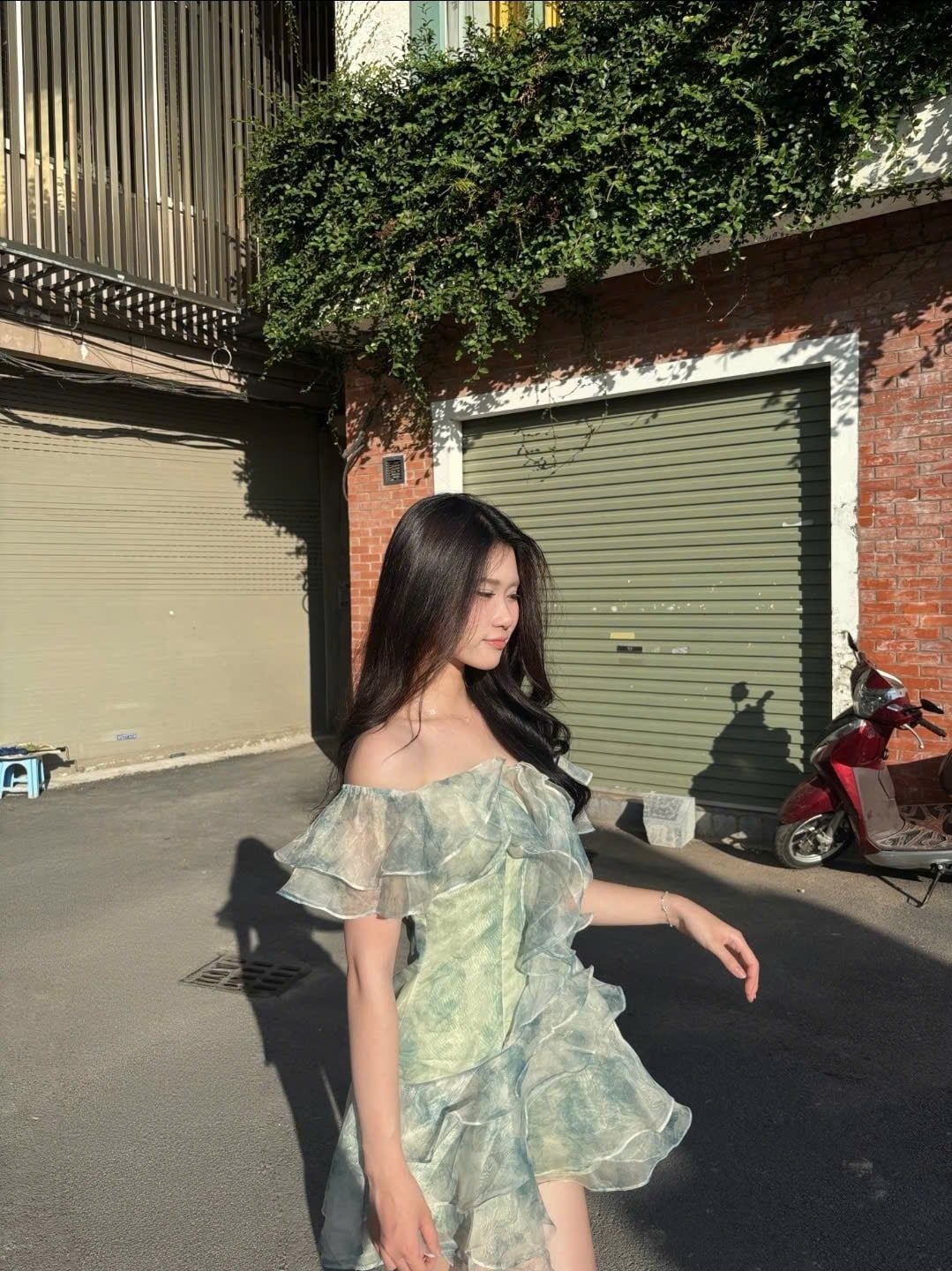Váy hoa trễ vai Ianthe Fleur Dress nhiều màu