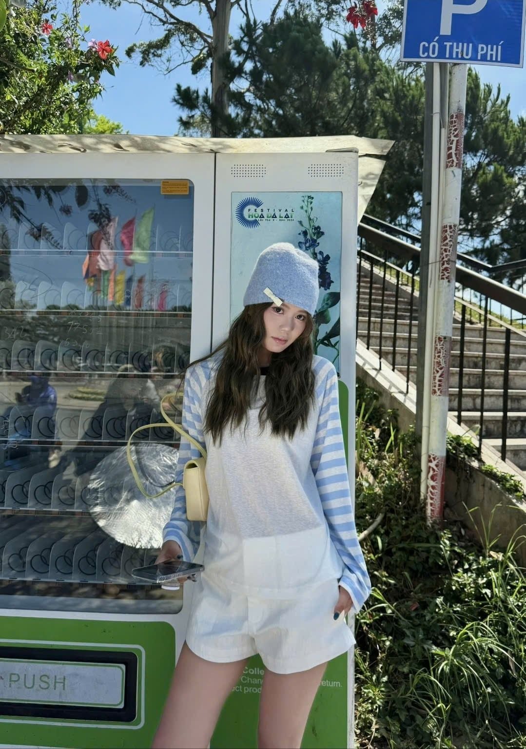 Áo tay dài phối kẻ sọc Striped Long Sleeves Tshirt