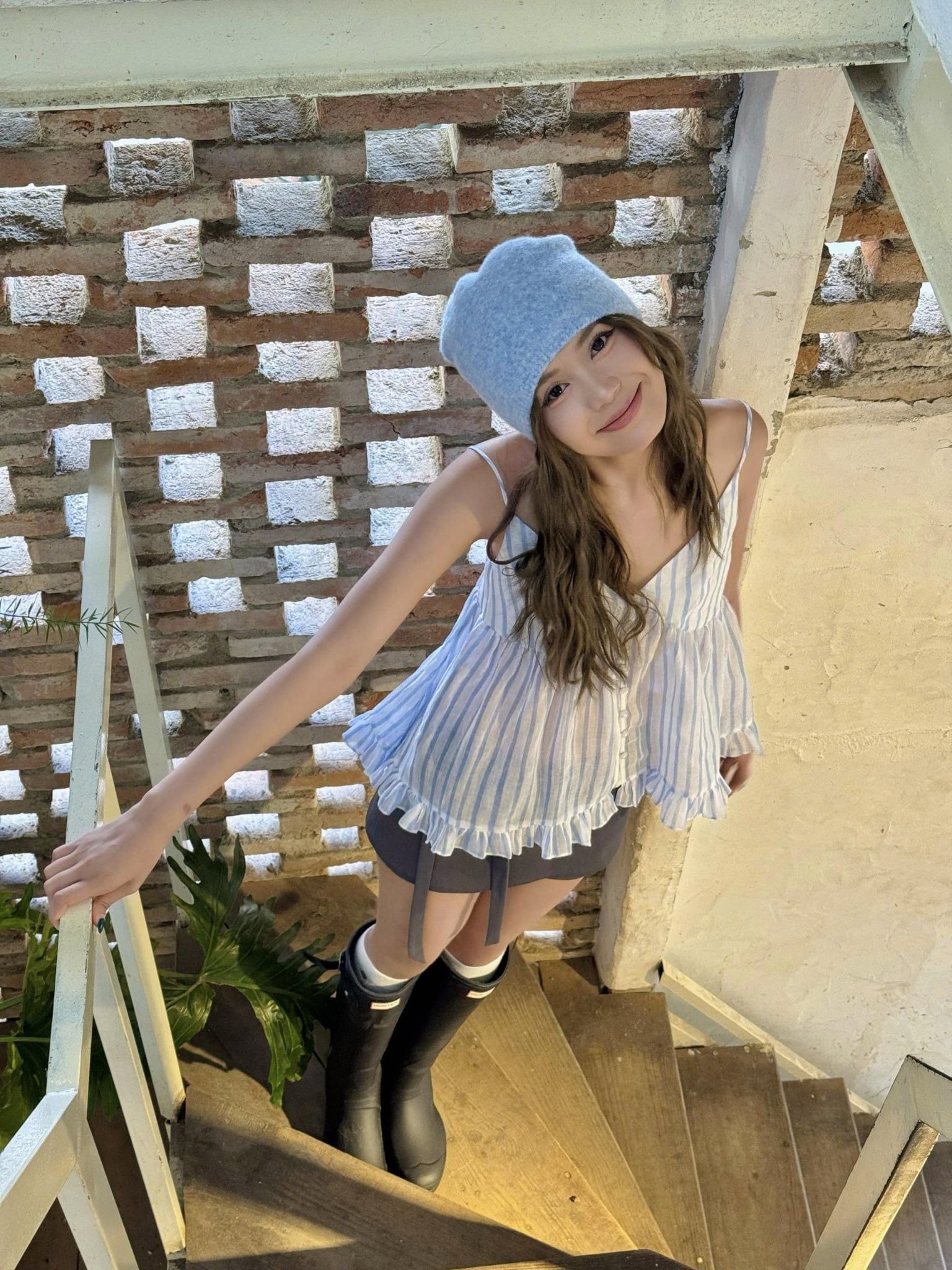 Áo hai dây cổ V White Ruffled Buttoned Cami Top