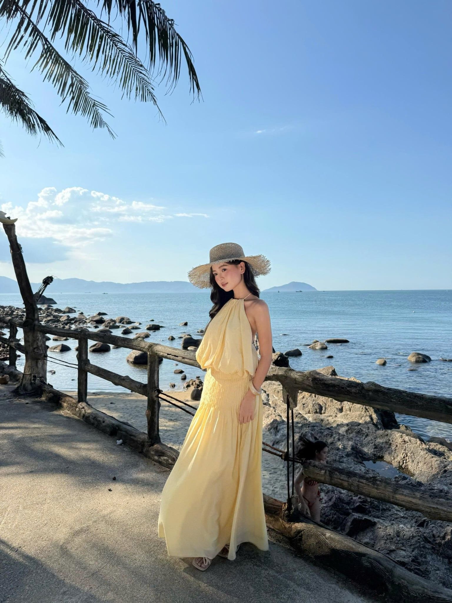 Set áo và chân váy Butter Halter Pleated Maxi Set