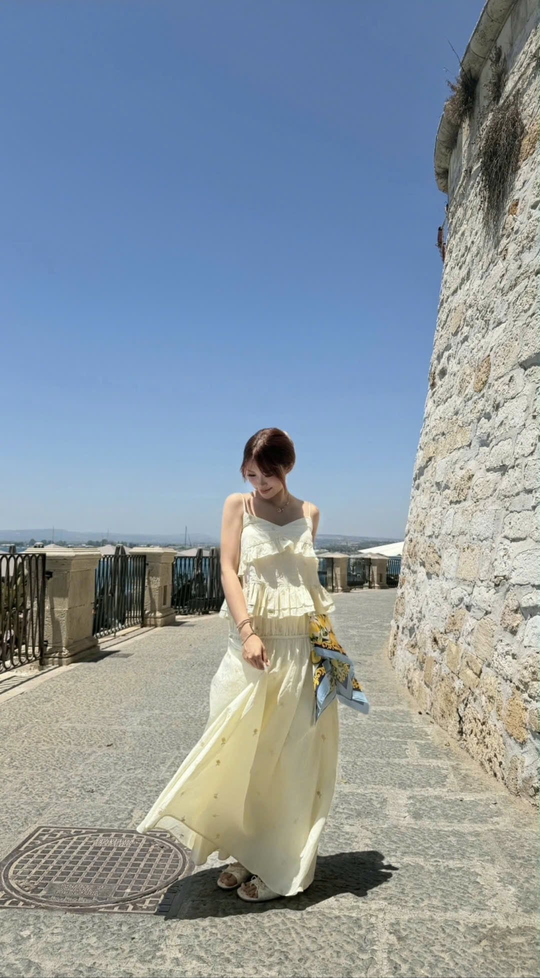 Váy maxi Butter Fleur Strappy Ruffle Maxi Dress