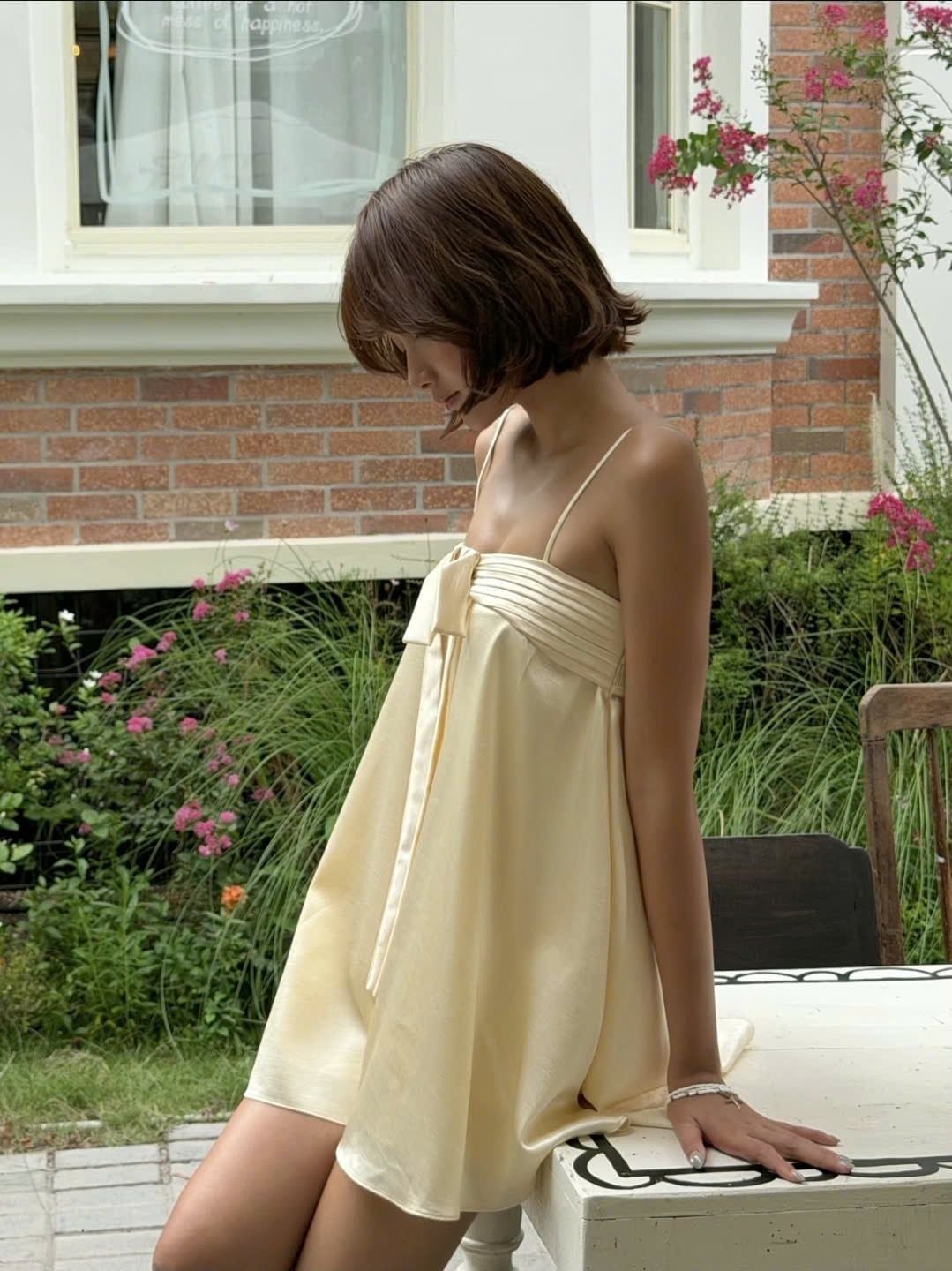 Váy lụa cột nơ Satin Bow Strapless Mini Dress nhiều màu