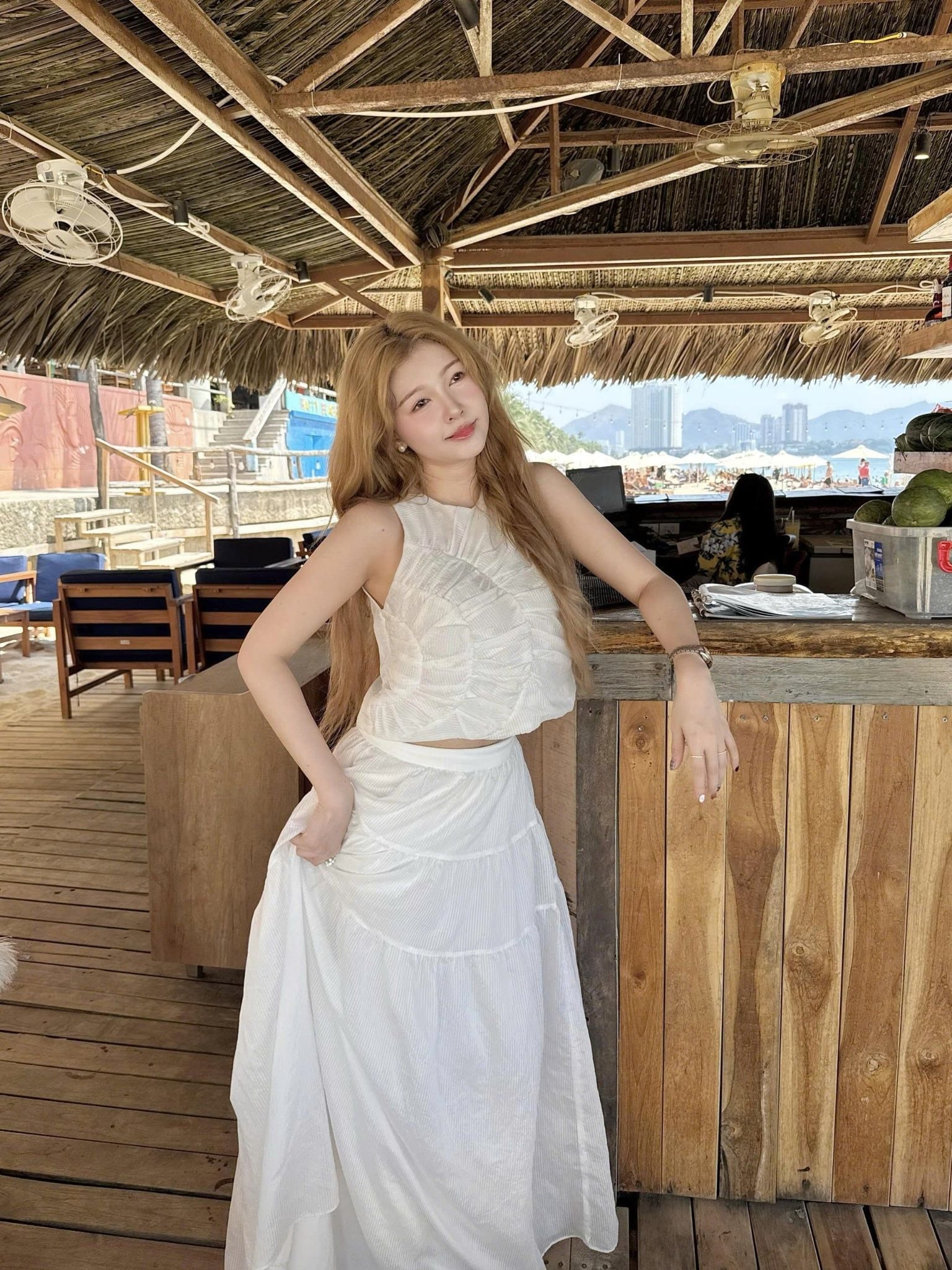 Set áo và chân váy White Ruched Tiered Maxi Set
