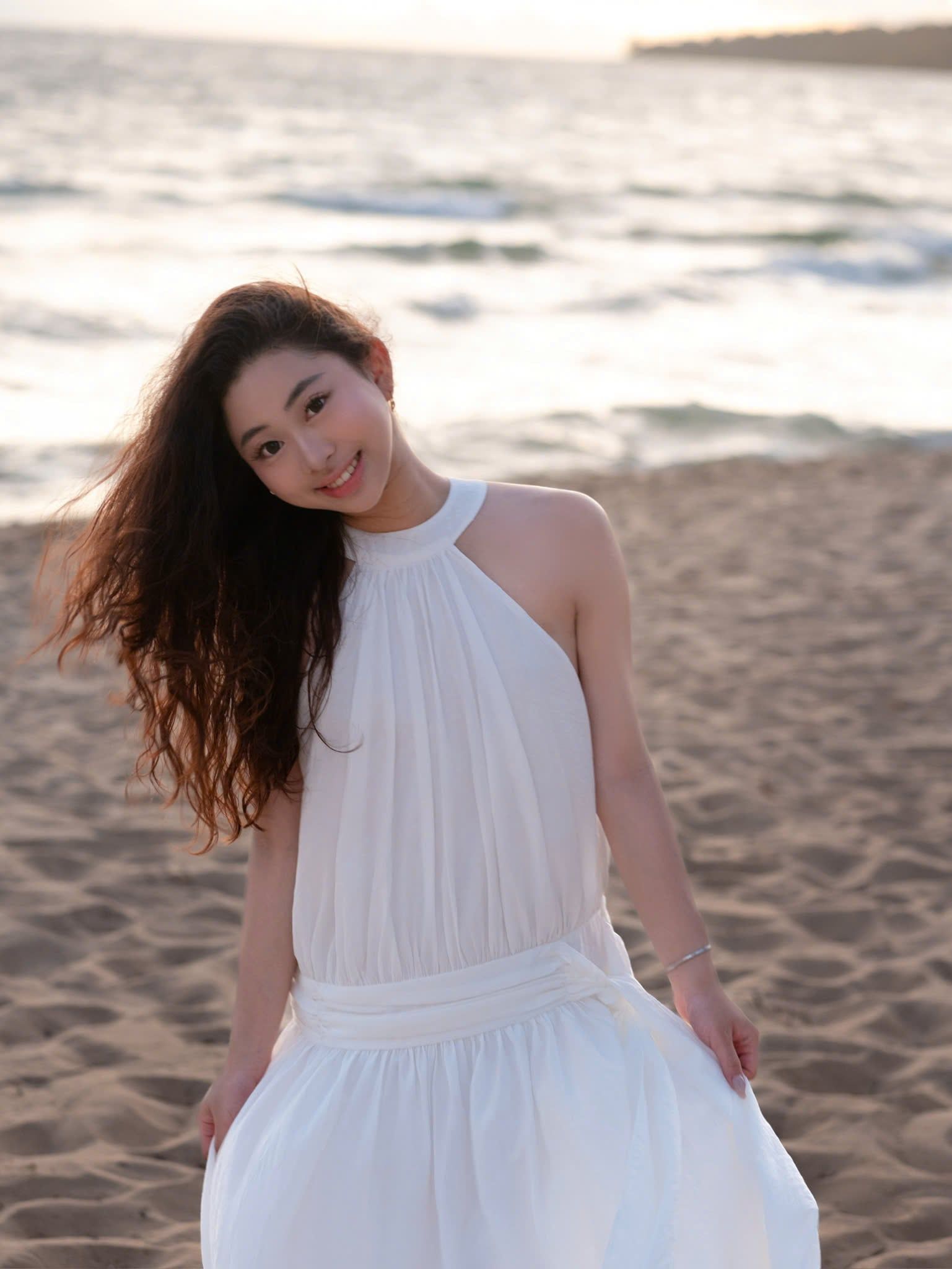 Váy maxi White Halter Flowy Maxi Dress