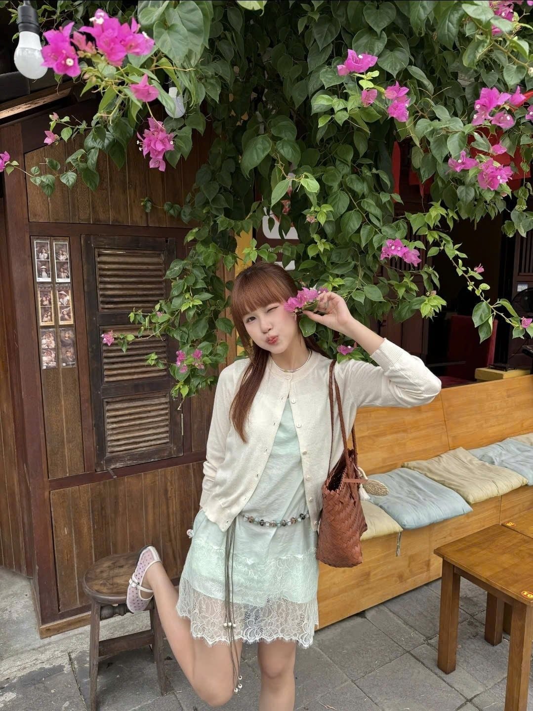 Váy lụa 2 dây Mint Silky Lace Hem Mini Dress