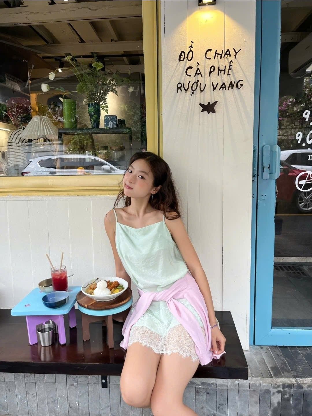 Váy lụa 2 dây Mint Silky Lace Hem Mini Dress