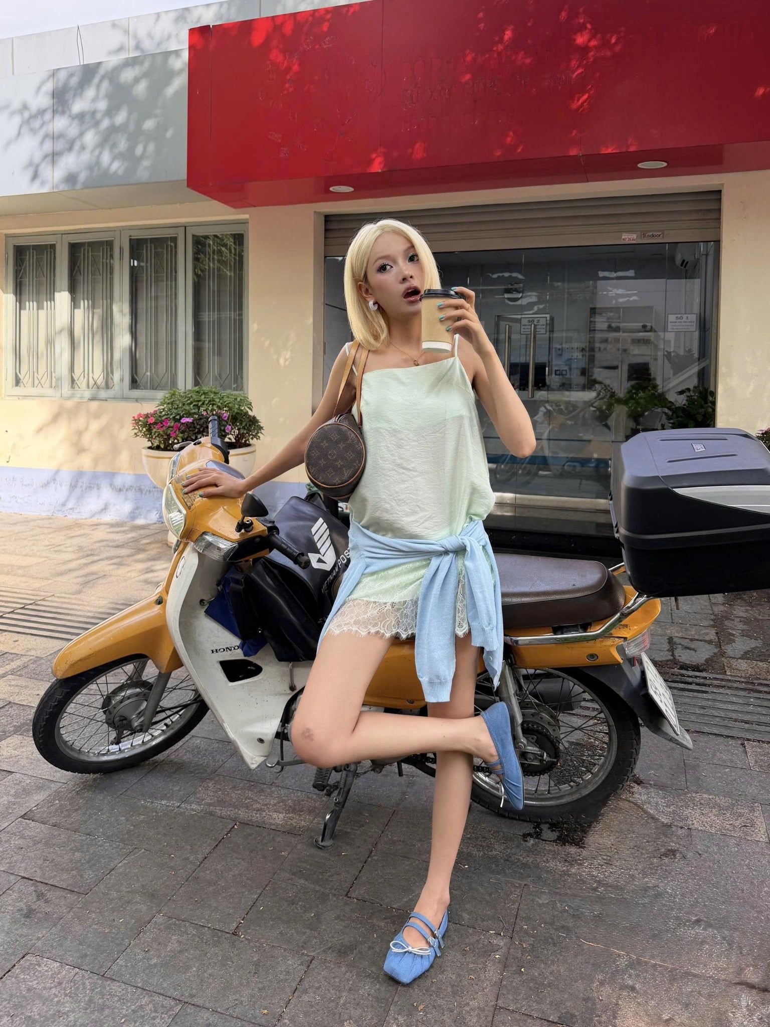 Váy lụa 2 dây Mint Silky Lace Hem Mini Dress