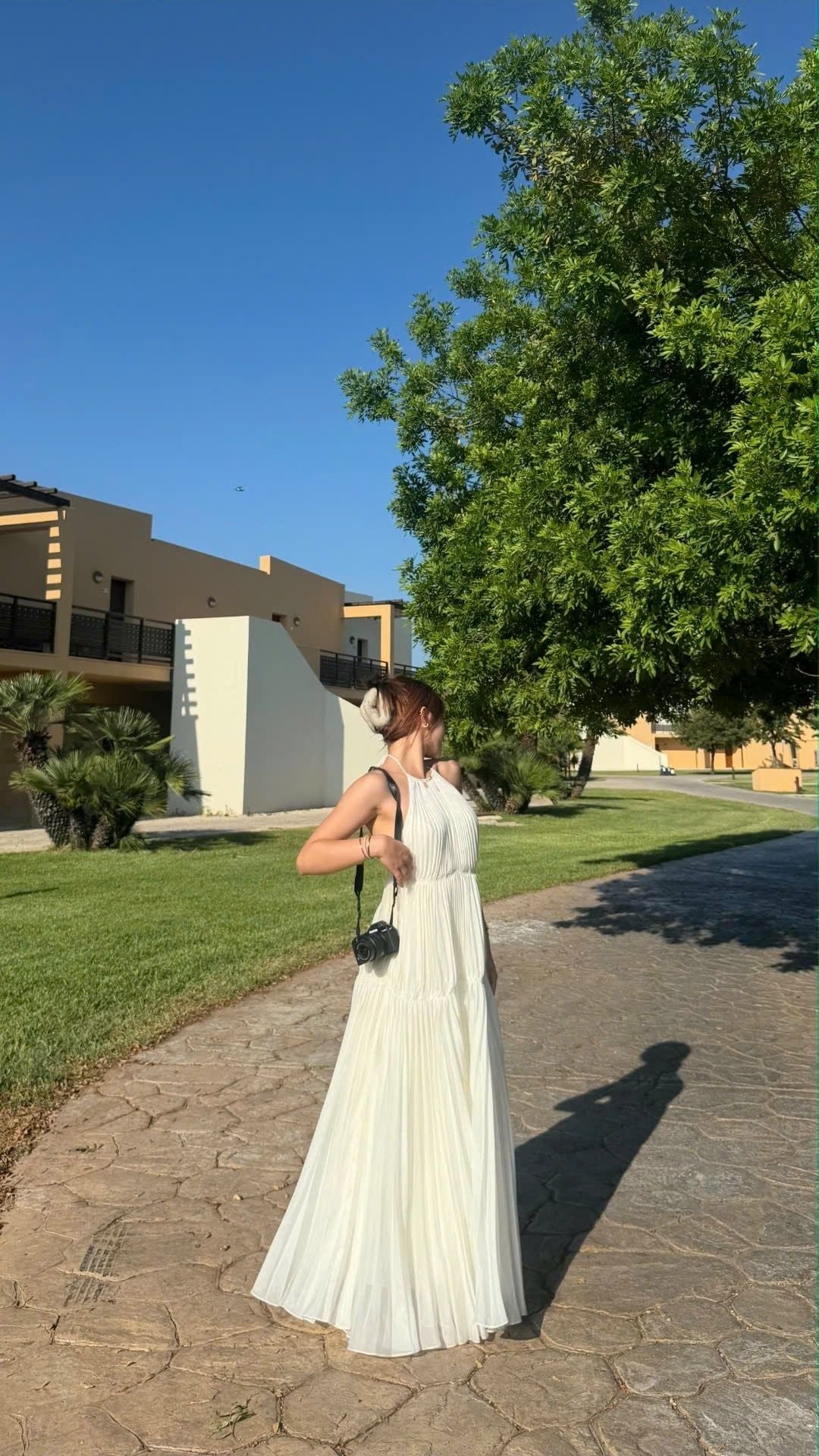 Váy maxi dáng yếm Cream Chiffon Halter Neck Tiered Maxi Dress