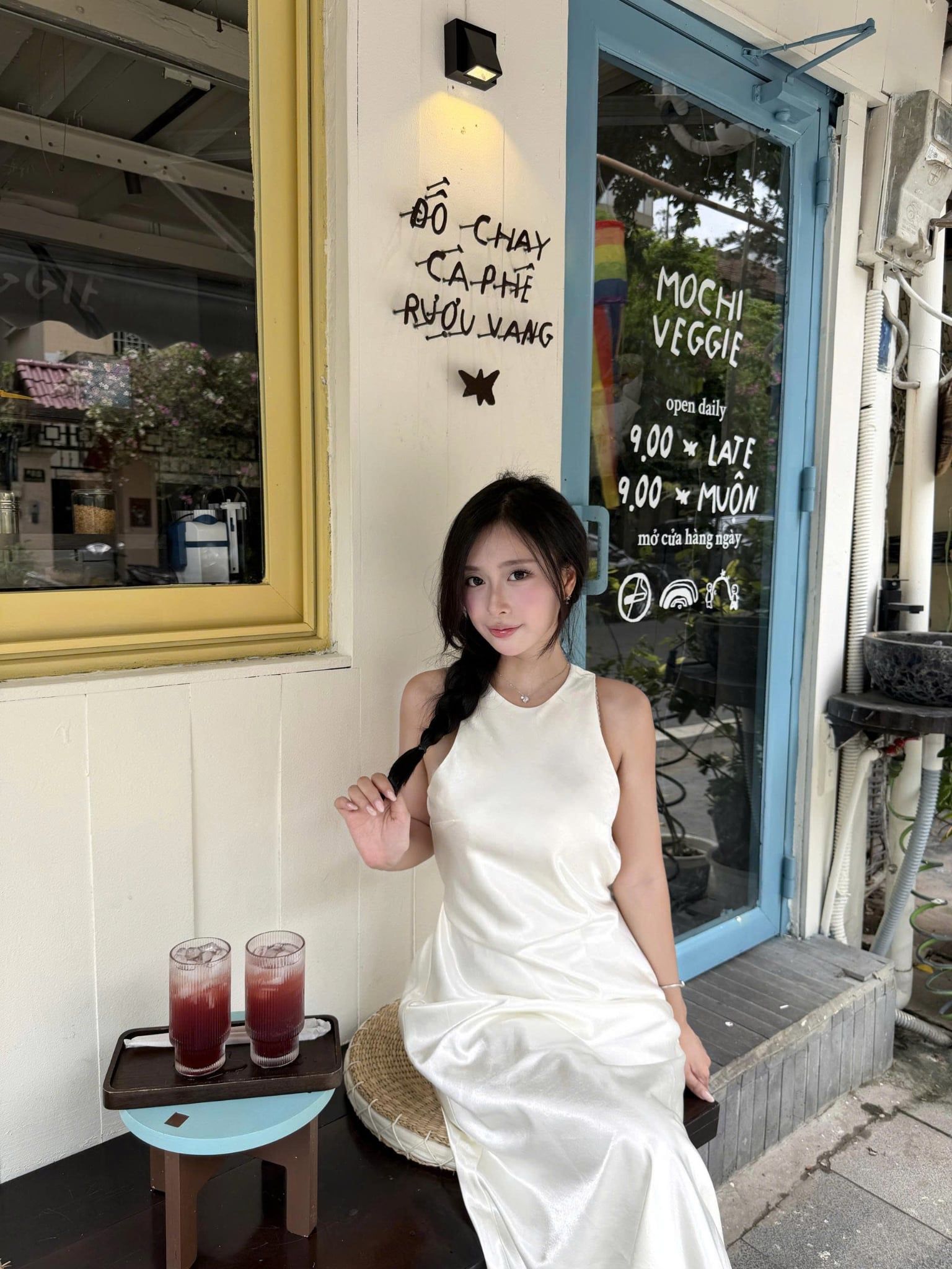 Đầm lụa cổ yếm Silky Halter Dress	nhiều màu