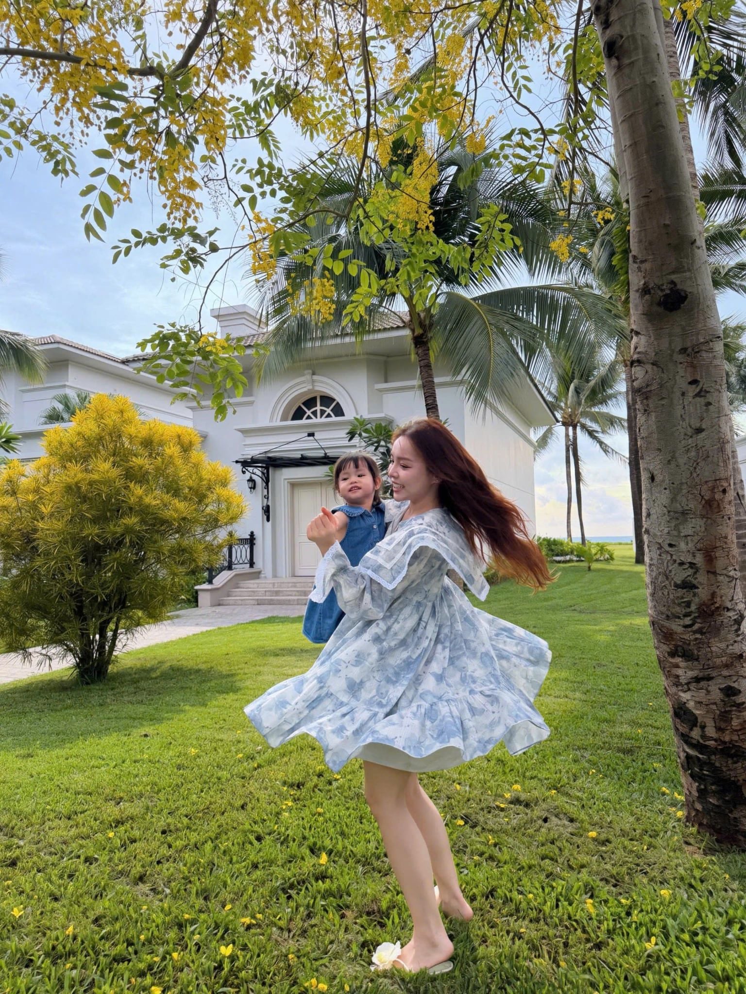Váy hoa dáng suông Blue Fleur Cotton Collared Ruffled Dress
