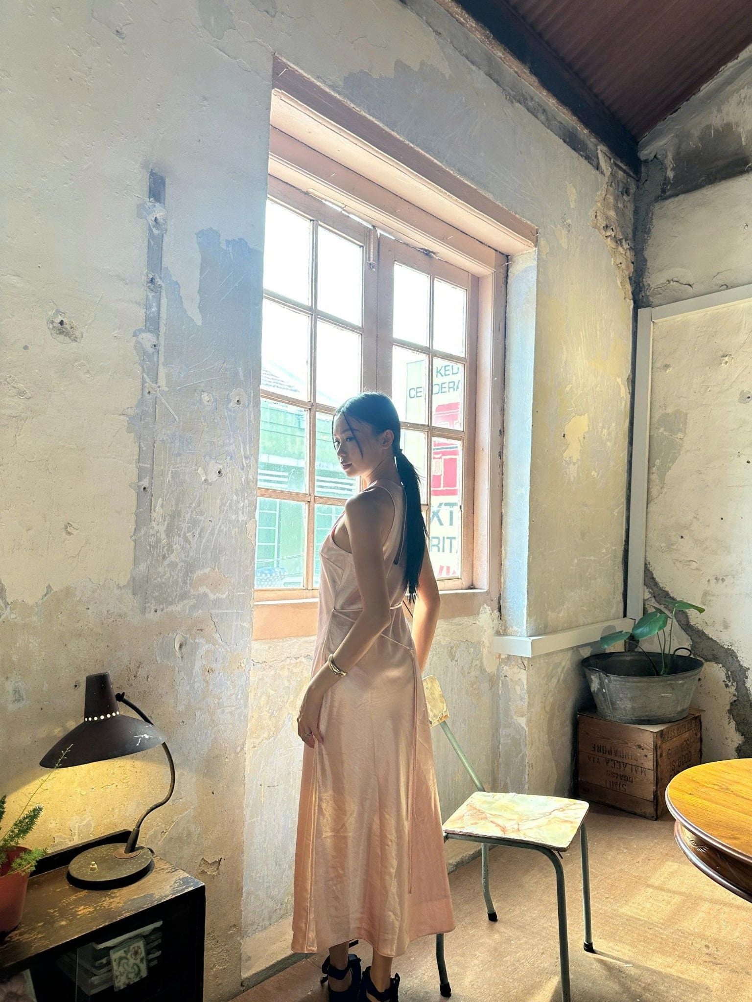 Đầm lụa cổ yếm Silky Halter Dress	nhiều màu