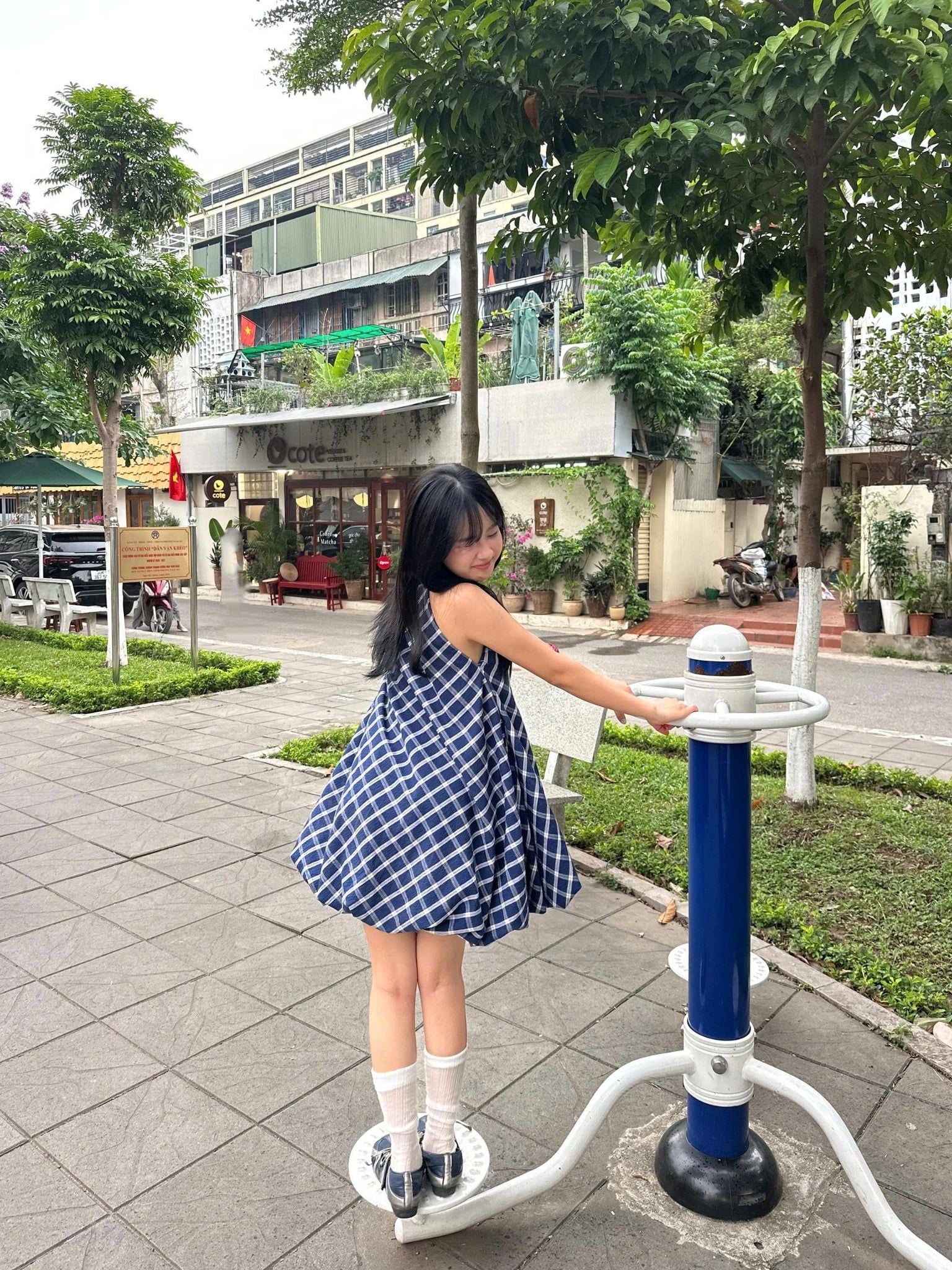 Váy cổ yếm kẻ caro Blue Checked Halter Neck Puff Mini Dress