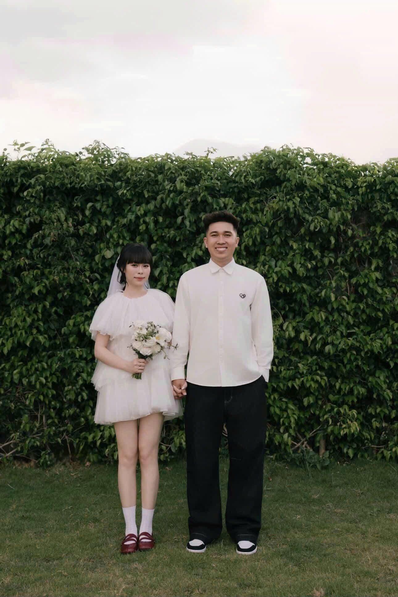 Váy tiệc dáng tầng White Chiffon Bowy Layered Mini Dress