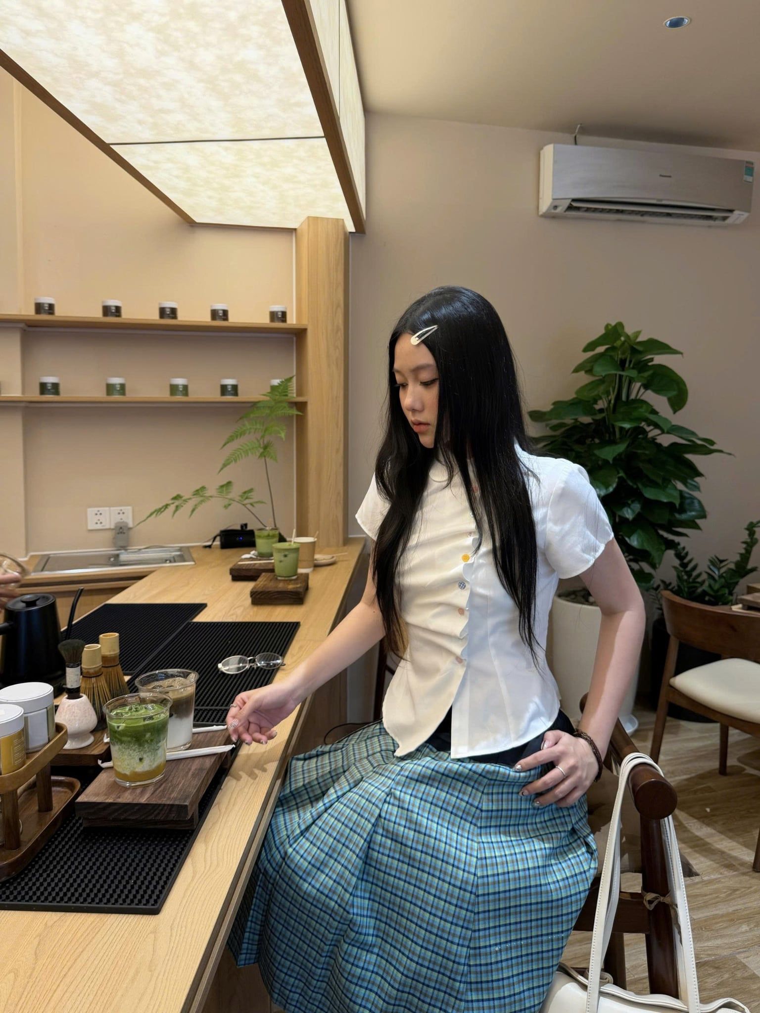 Áo kiểu sơ mi White Cotton Buttoned Collar Top
