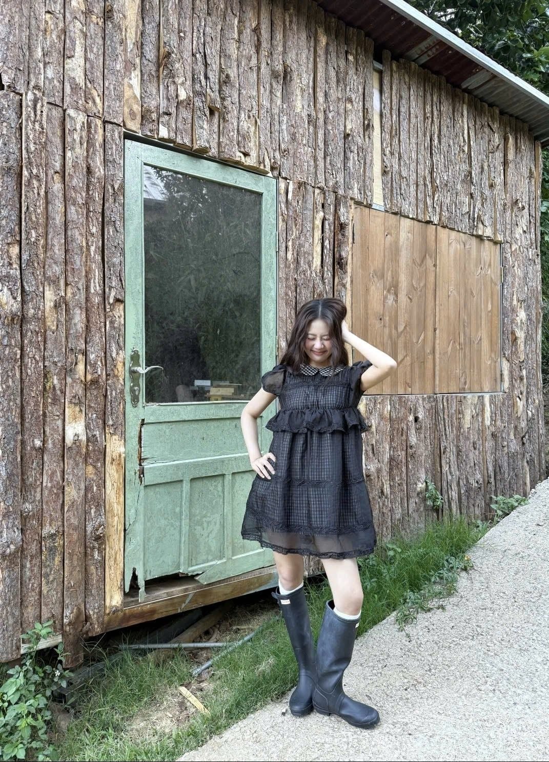 Váy suông cổ sen caro phối tơ Black Checked Chiffon Puff Layered Mini Dress