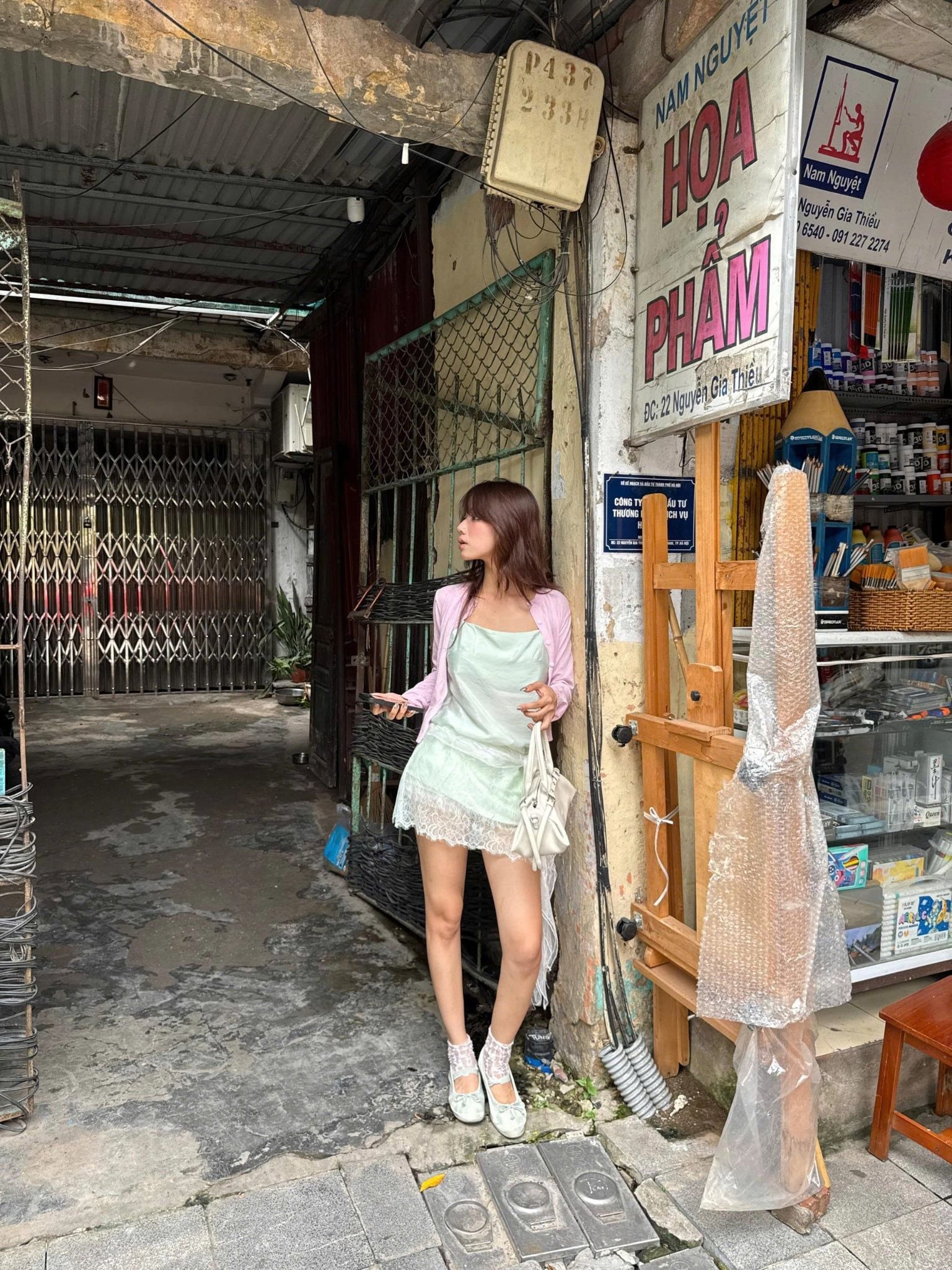 Váy lụa 2 dây Mint Silky Lace Hem Mini Dress