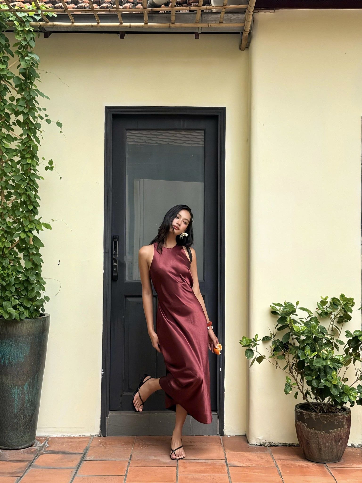 Đầm lụa cổ yếm Silky Halter Dress	nhiều màu