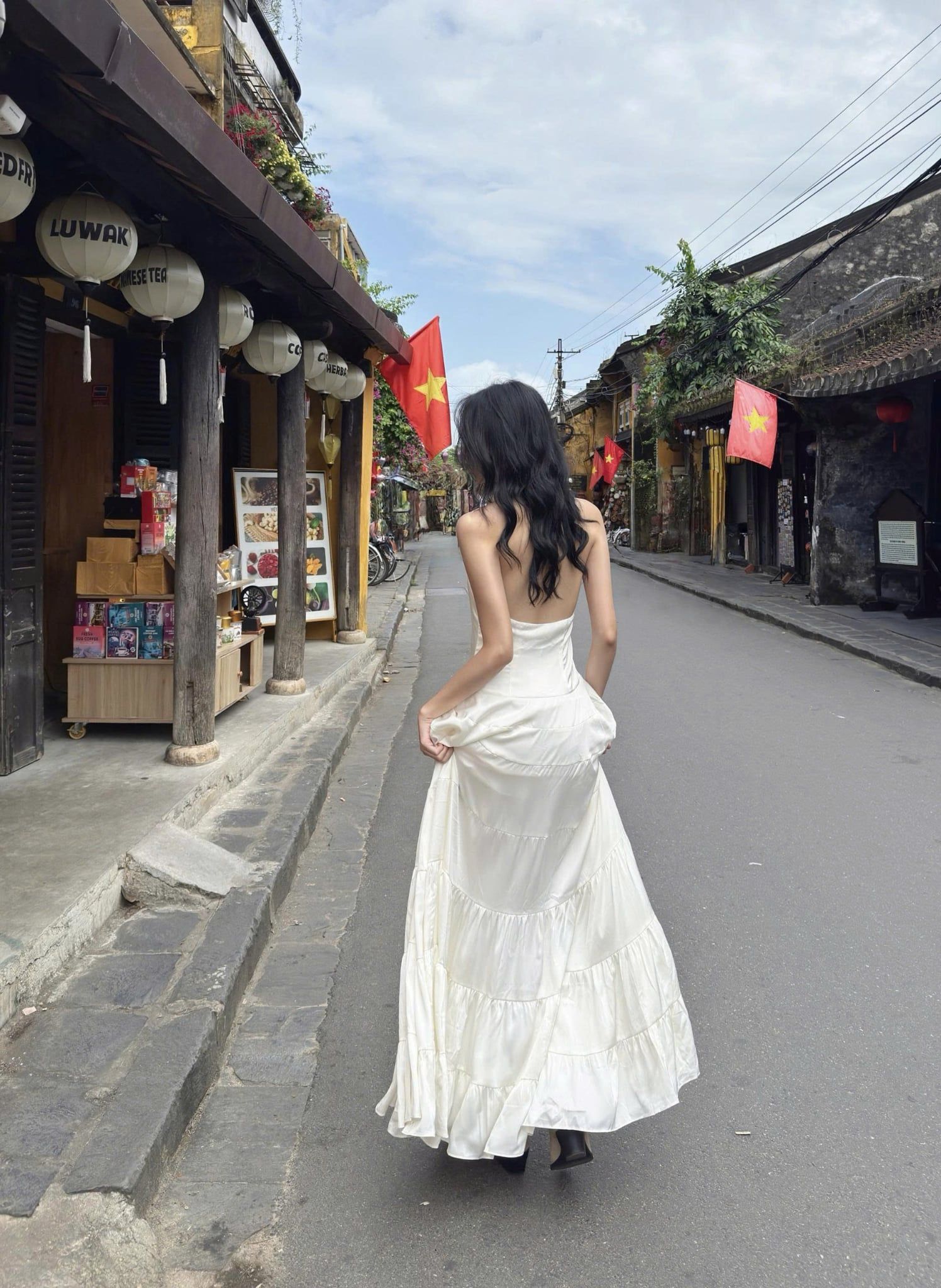 Váy maxi cổ yếm White Silky Halter Neck Tiered Dress