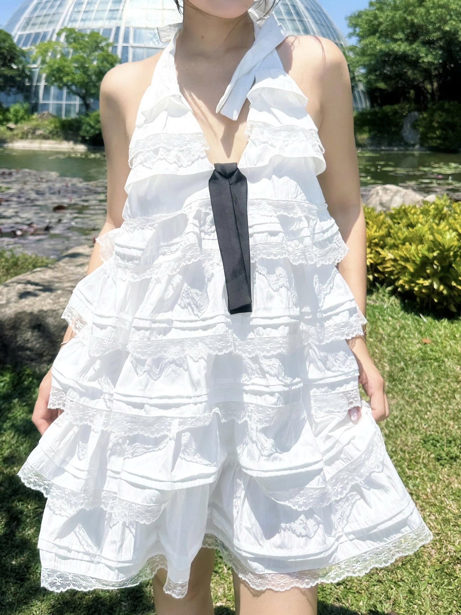 Váy tiệc cổ yếm White Cotton Halter Tiered Mini Dress
