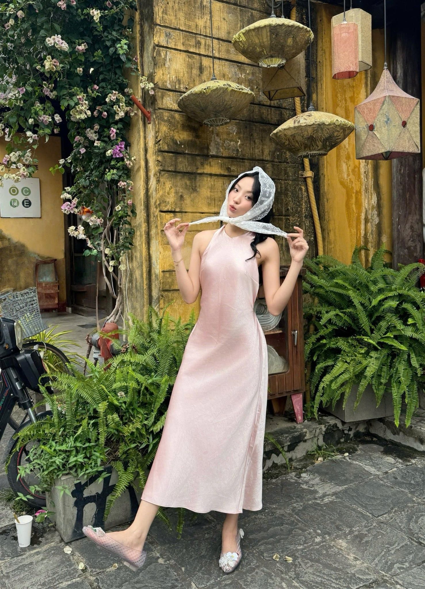 Đầm lụa cổ yếm Silky Halter Dress	nhiều màu