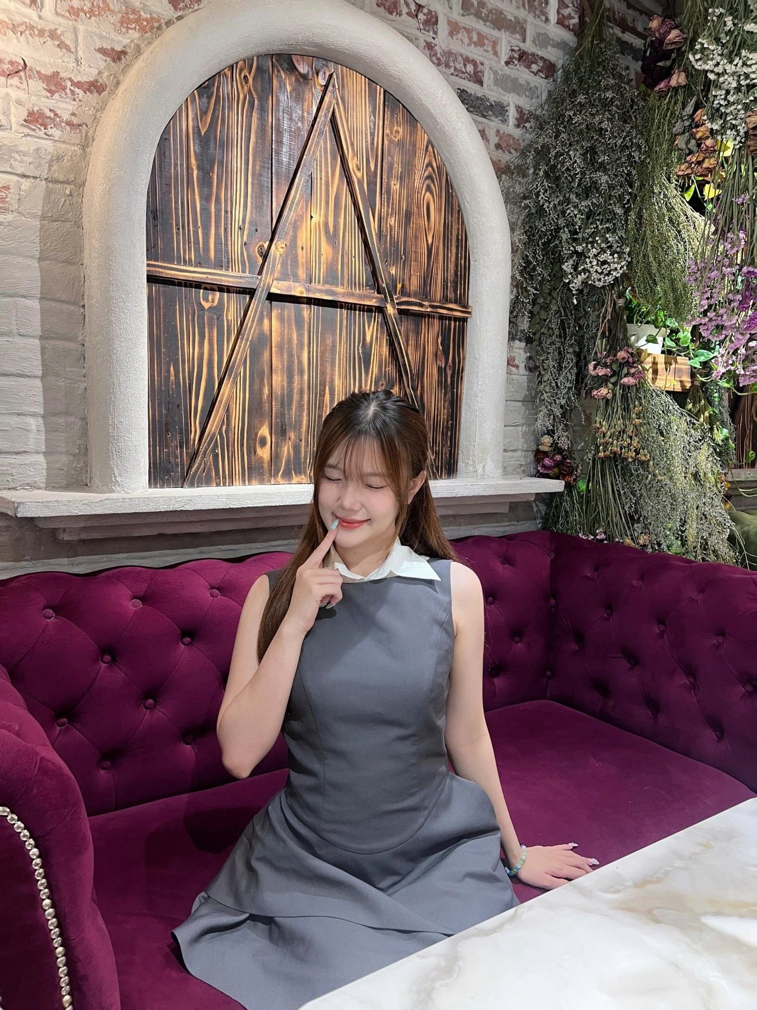 Váy dáng ngắn chiết eo cổ sơ mi Charcoal Layered Collar Sleeveless Mini Dress